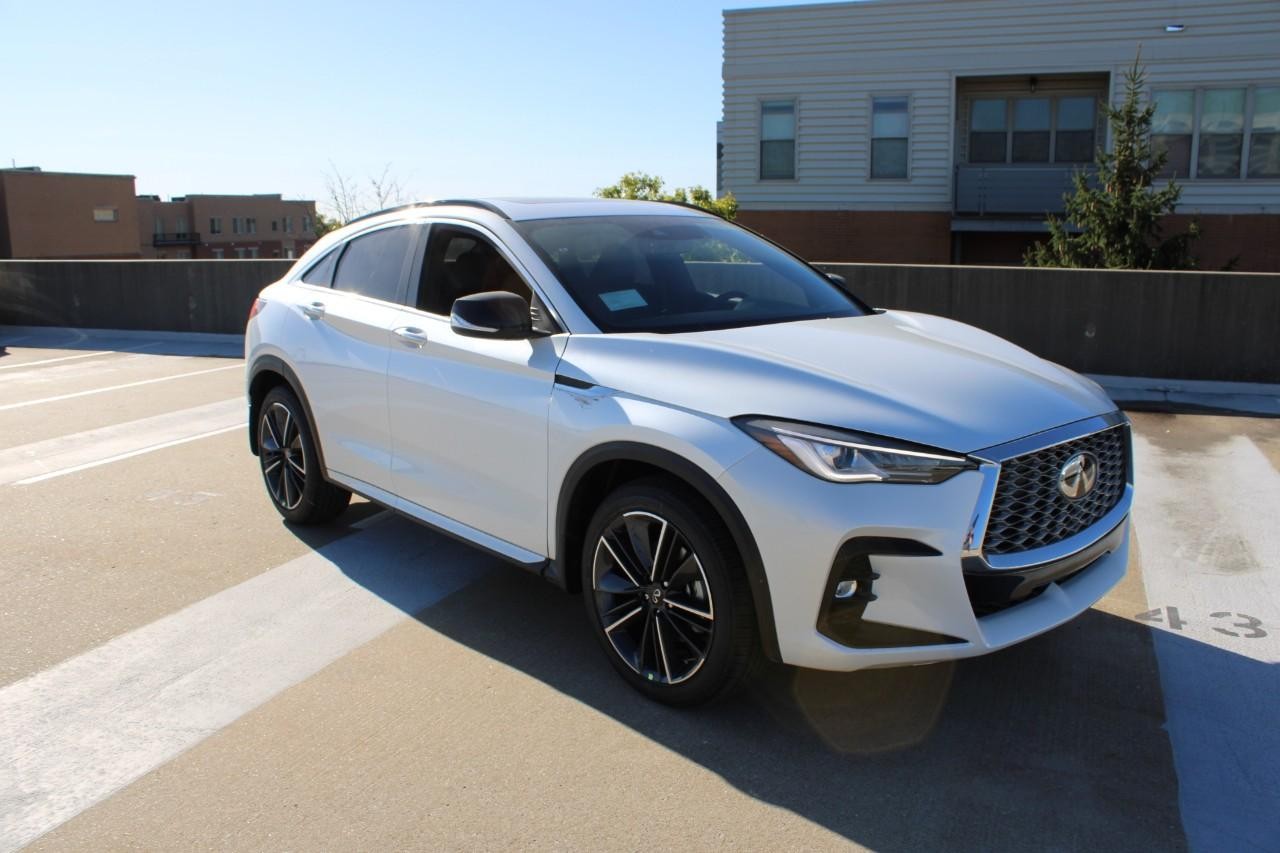 INFINITI QX55 Vehicle Full-screen Gallery Image 6