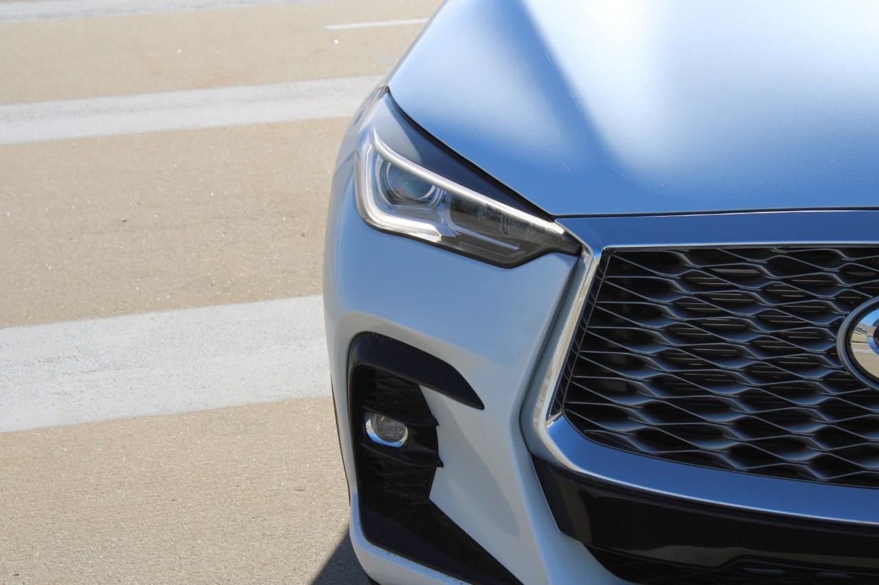 INFINITI QX55 Vehicle Full-screen Gallery Image 8