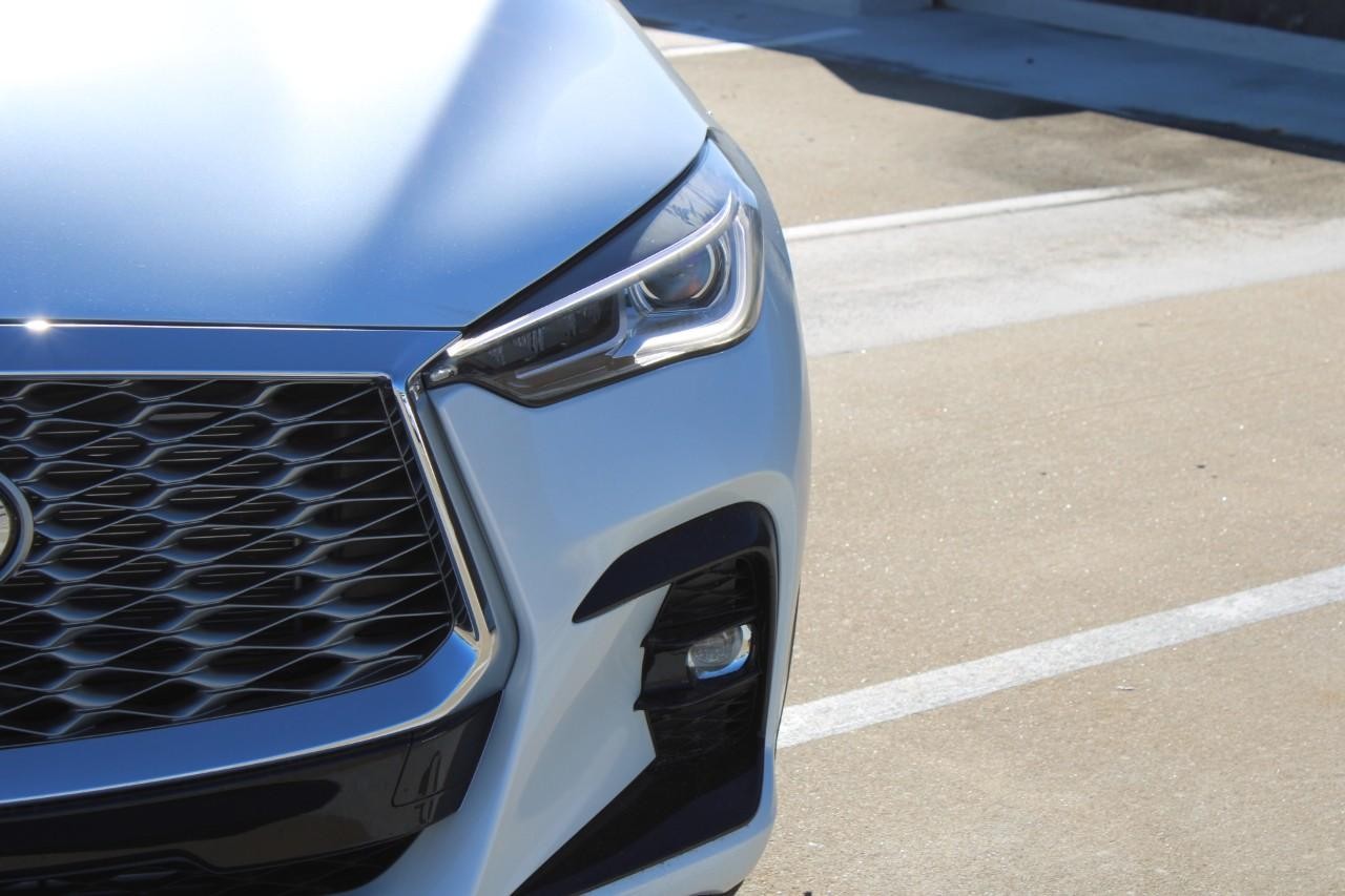 INFINITI QX55 Vehicle Full-screen Gallery Image 9