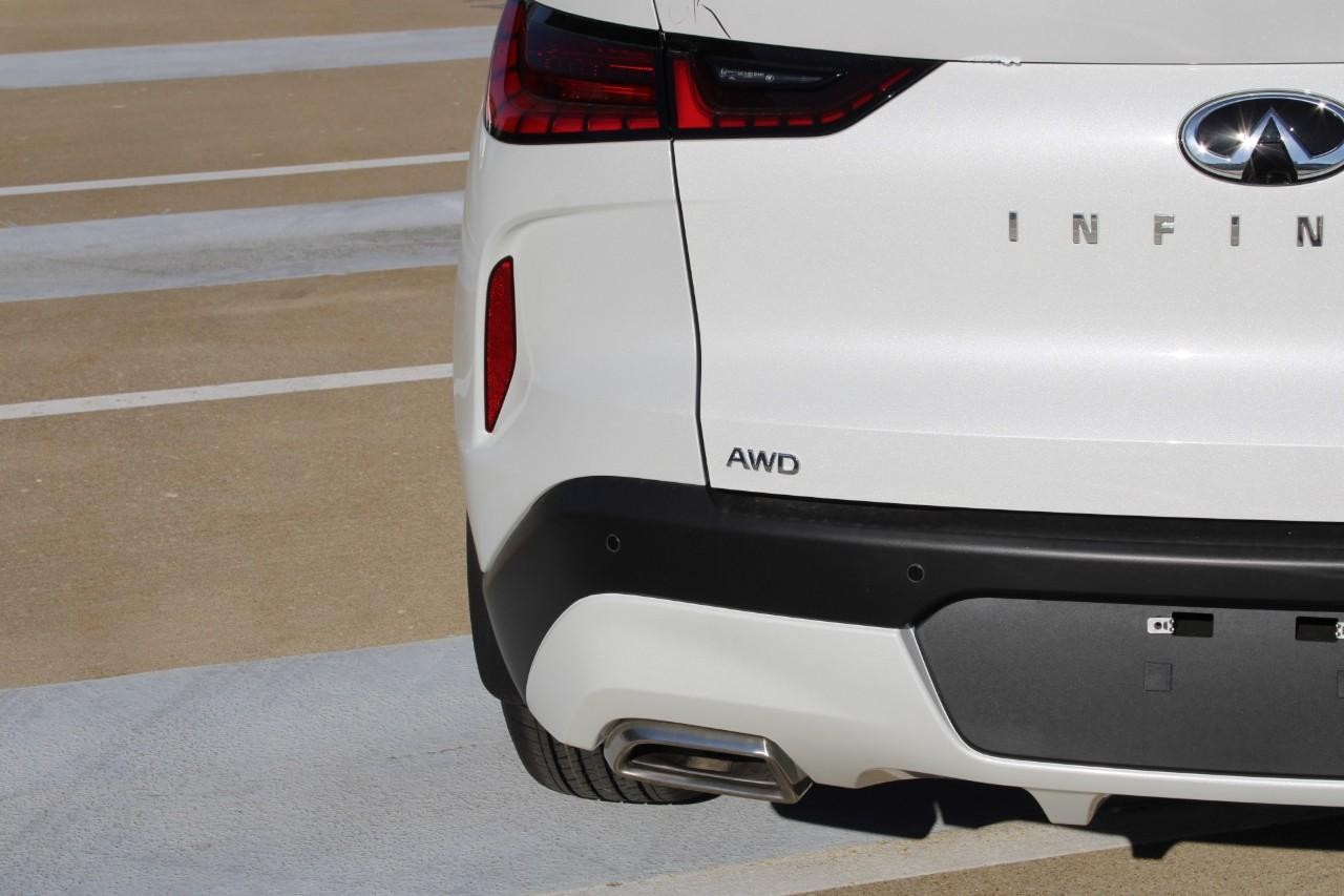 INFINITI QX55 Vehicle Full-screen Gallery Image 10