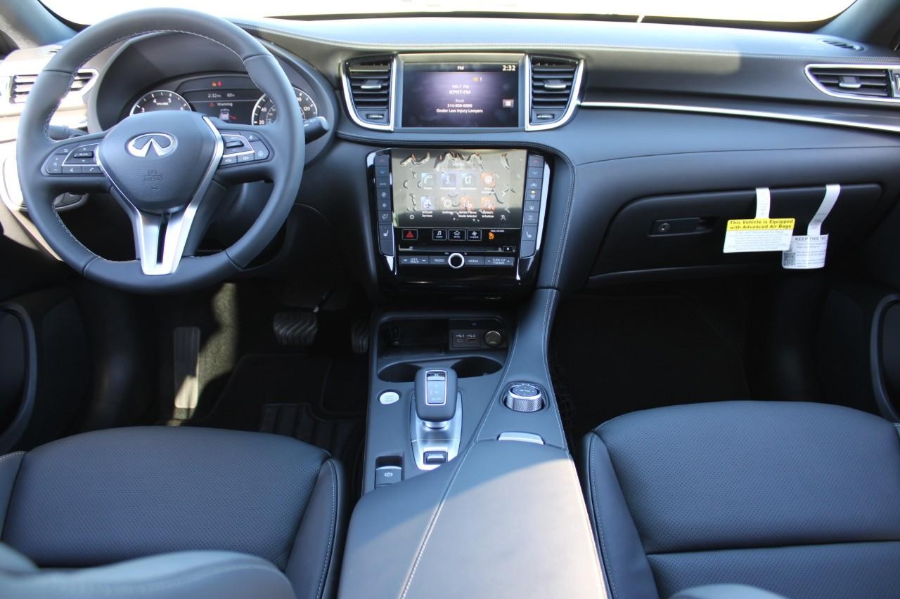 INFINITI QX55 Vehicle Full-screen Gallery Image 13