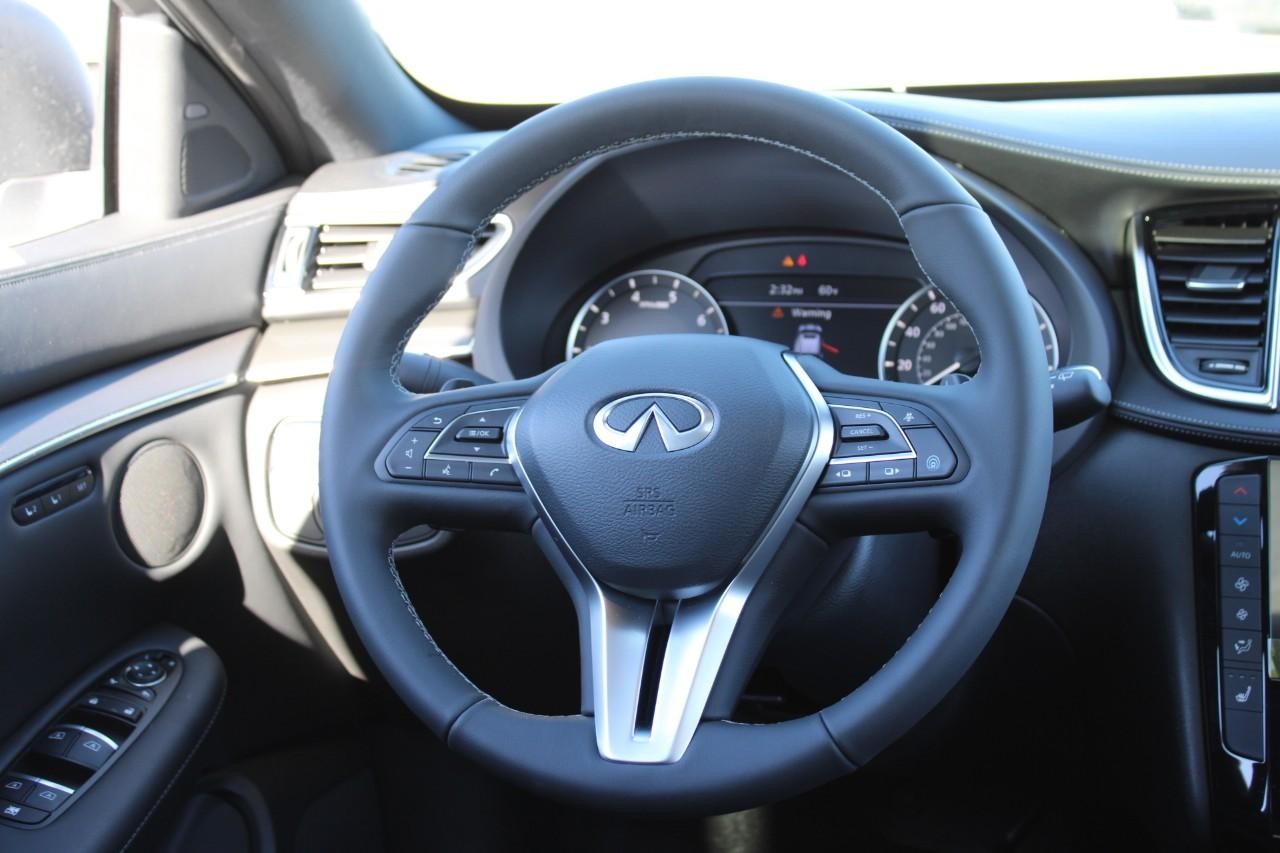 INFINITI QX55 Vehicle Full-screen Gallery Image 14