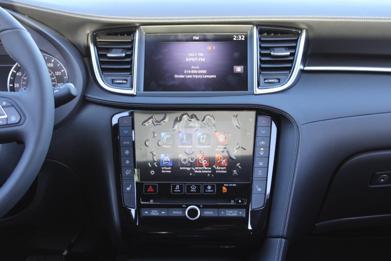 INFINITI QX55 Vehicle Full-screen Gallery Image 15
