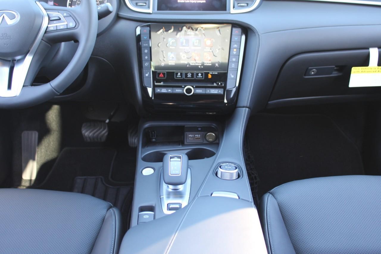 INFINITI QX55 Vehicle Full-screen Gallery Image 16