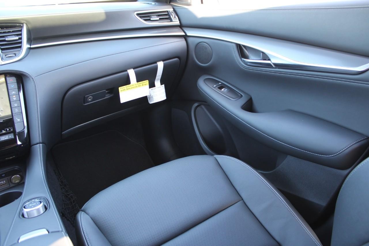 INFINITI QX55 Vehicle Full-screen Gallery Image 18