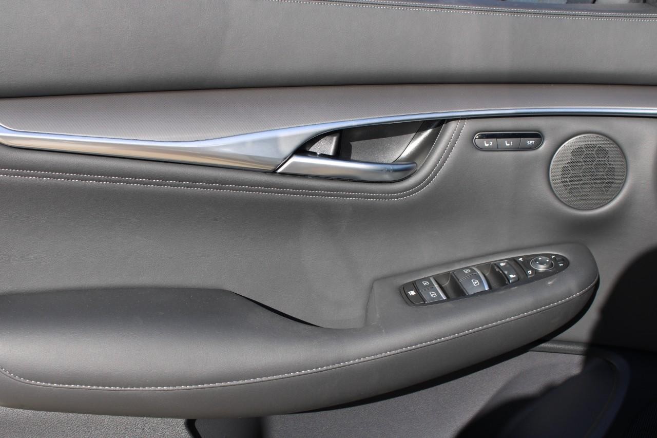 INFINITI QX55 Vehicle Full-screen Gallery Image 30
