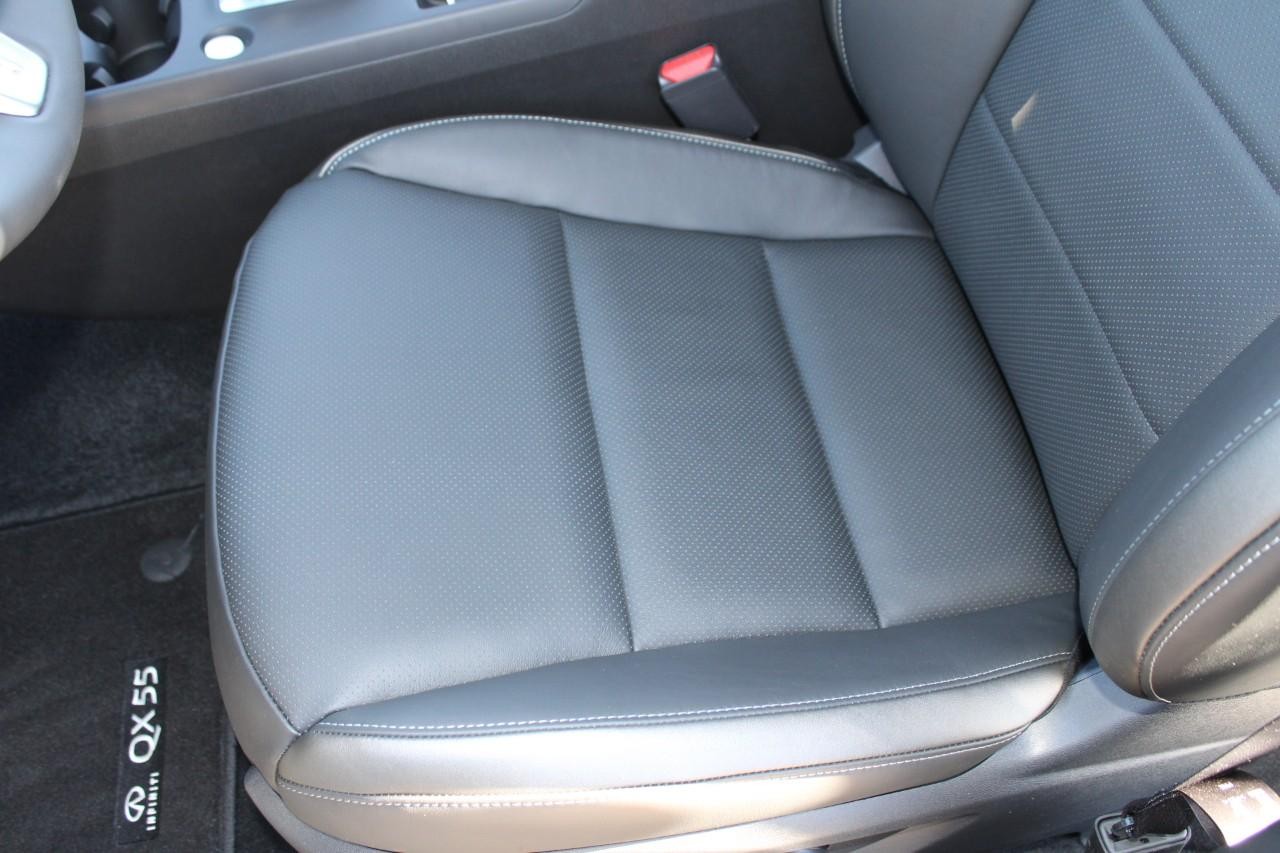 INFINITI QX55 Vehicle Full-screen Gallery Image 35