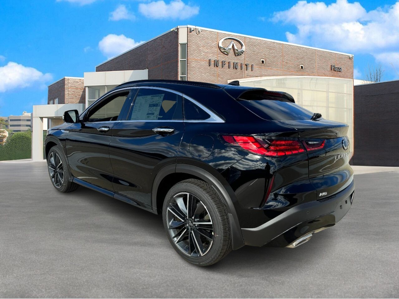 INFINITI QX55 Vehicle Full-screen Gallery Image 3