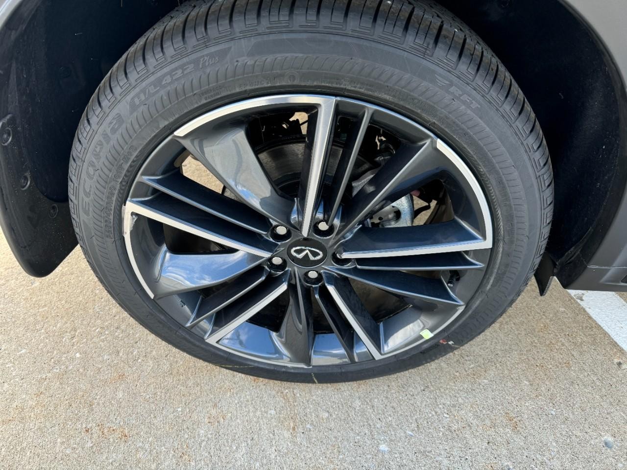 INFINITI QX55 Vehicle Full-screen Gallery Image 5