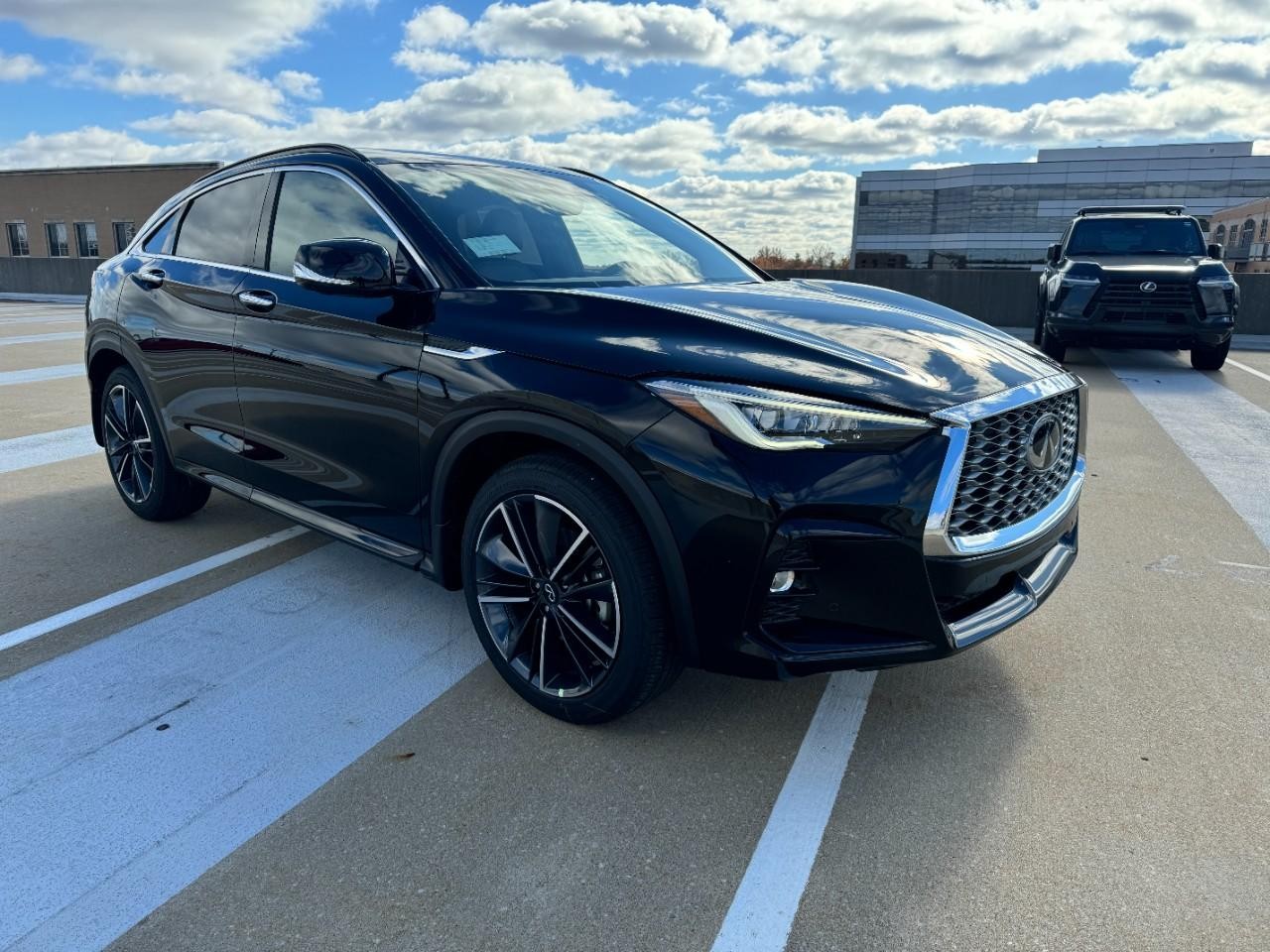 INFINITI QX55 Vehicle Full-screen Gallery Image 6