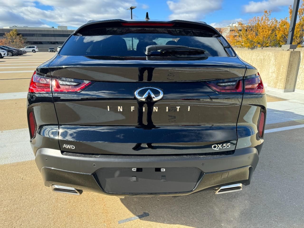 INFINITI QX55 Vehicle Full-screen Gallery Image 10