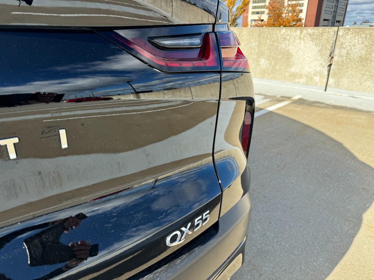 INFINITI QX55 Vehicle Full-screen Gallery Image 12