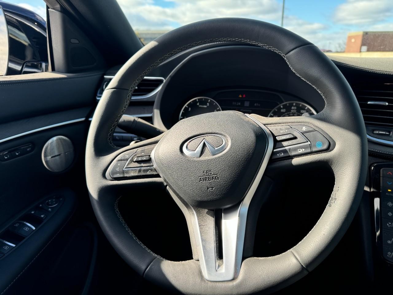 INFINITI QX55 Vehicle Full-screen Gallery Image 15