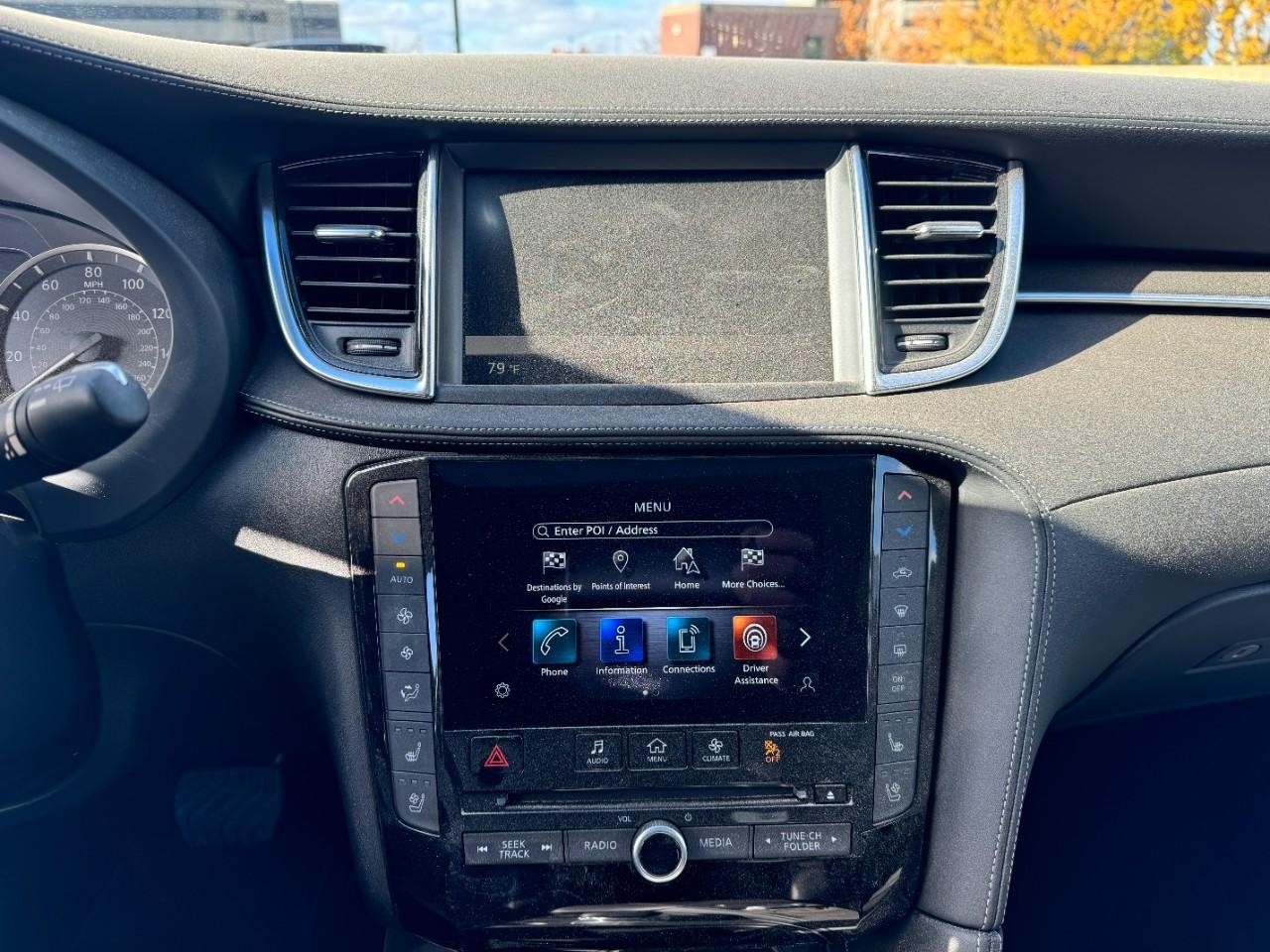 INFINITI QX55 Vehicle Full-screen Gallery Image 16