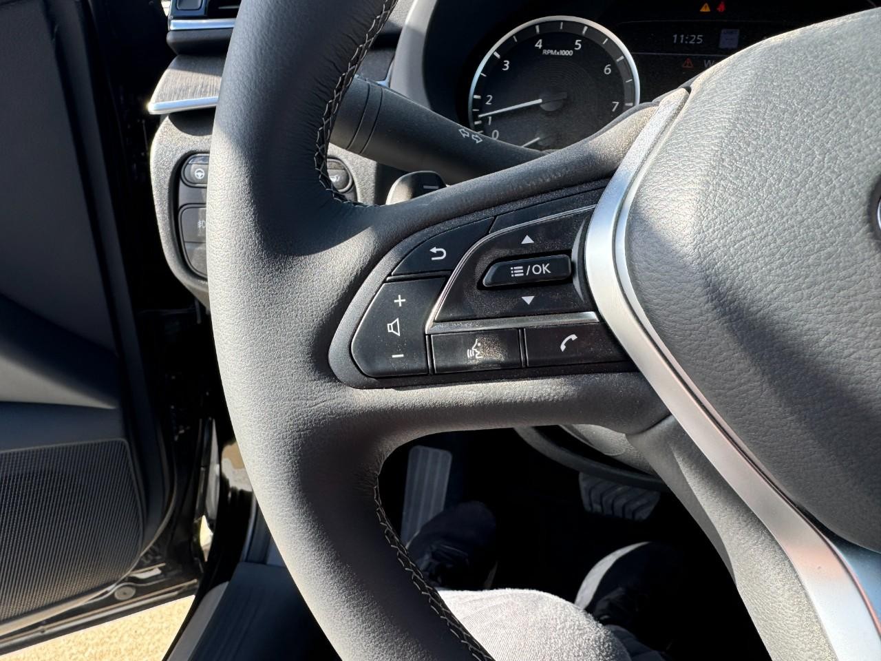 INFINITI QX55 Vehicle Full-screen Gallery Image 21