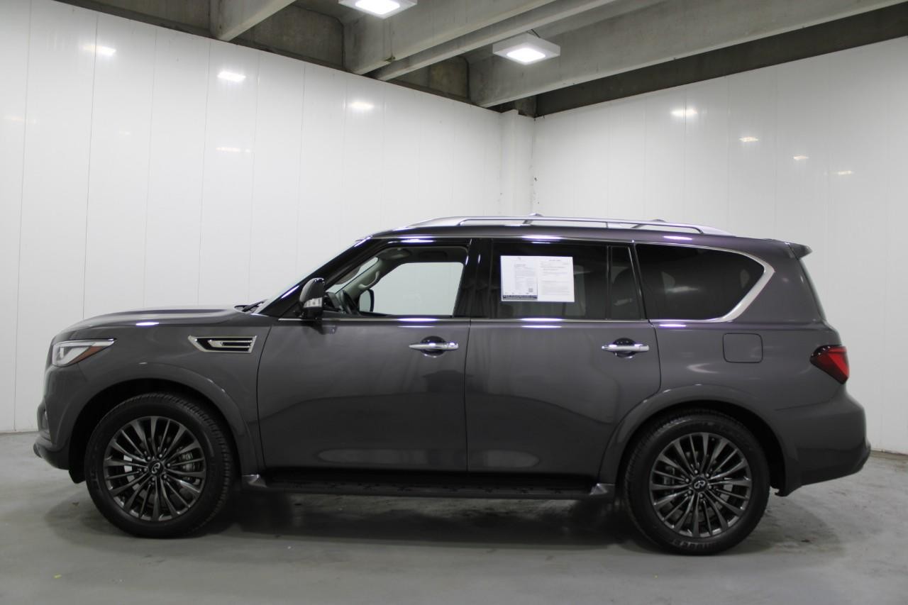 INFINITI QX80 Vehicle Full-screen Gallery Image 2