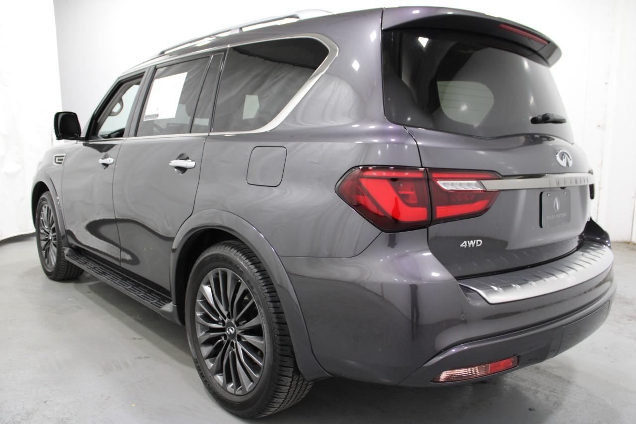 INFINITI QX80 Vehicle Full-screen Gallery Image 3