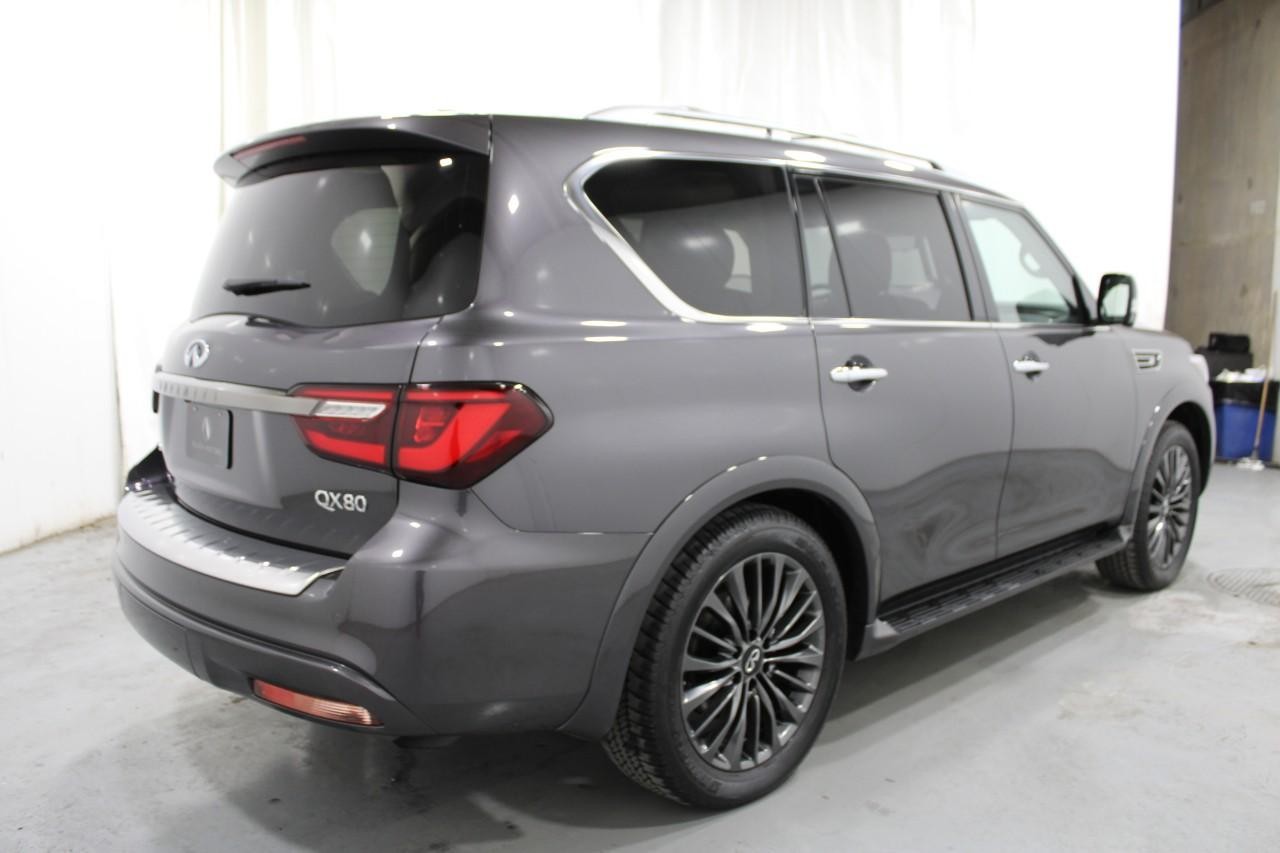 INFINITI QX80 Vehicle Full-screen Gallery Image 4