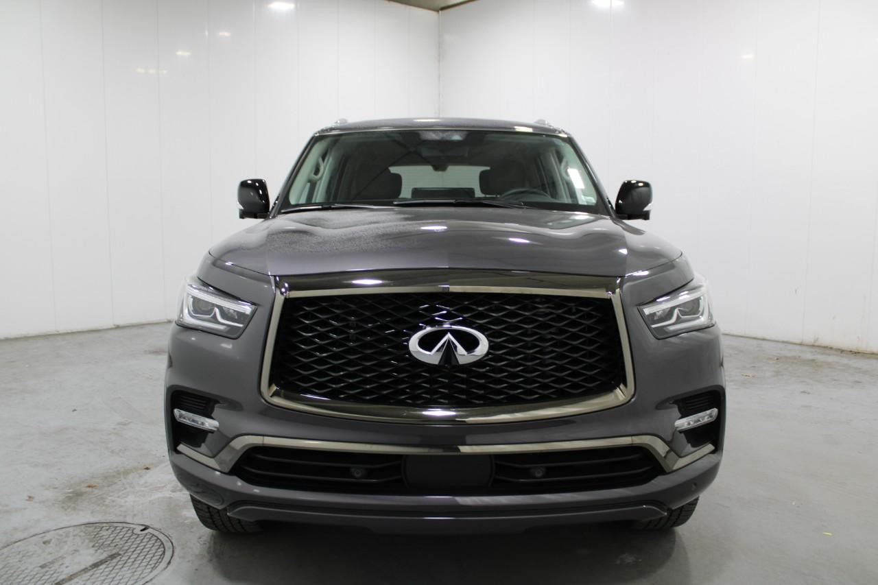 INFINITI QX80 Vehicle Full-screen Gallery Image 7