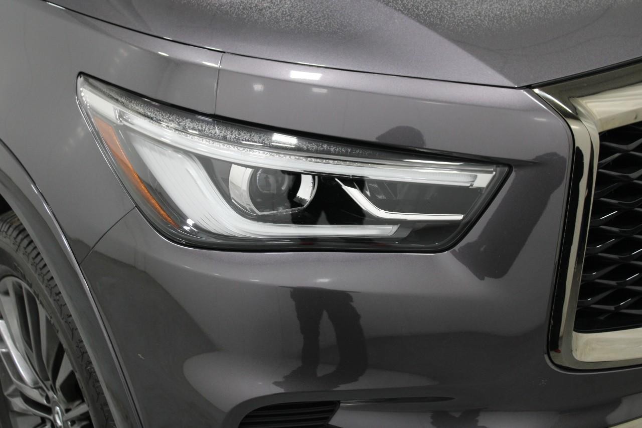INFINITI QX80 Vehicle Full-screen Gallery Image 8