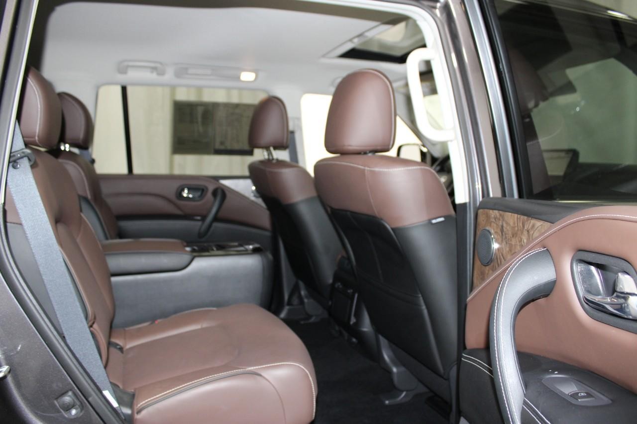 INFINITI QX80 Vehicle Full-screen Gallery Image 14