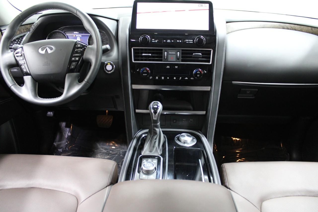 INFINITI QX80 Vehicle Full-screen Gallery Image 15