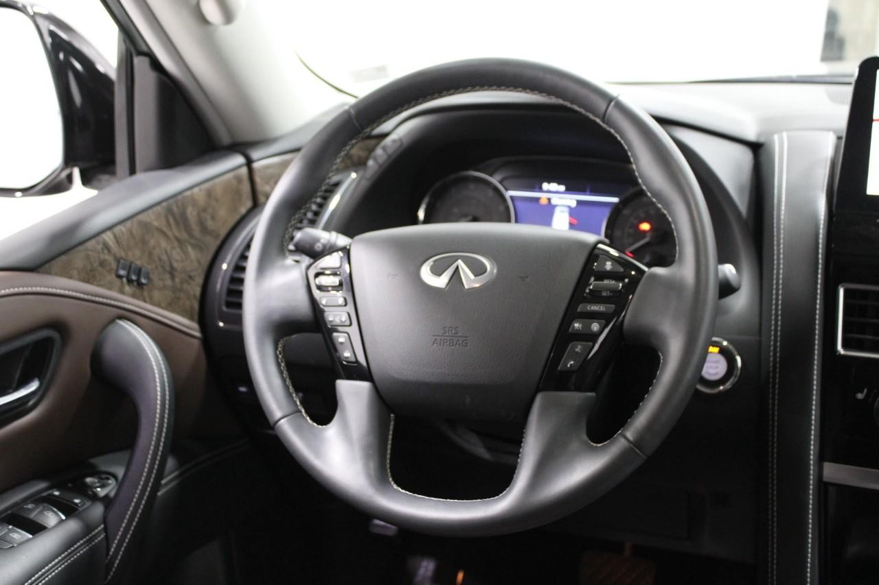 INFINITI QX80 Vehicle Full-screen Gallery Image 16