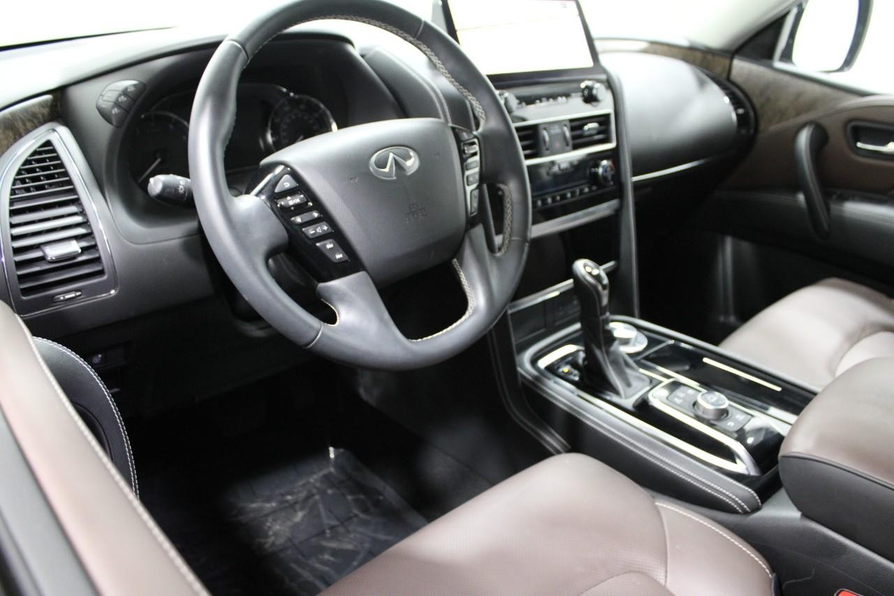 INFINITI QX80 Vehicle Full-screen Gallery Image 22