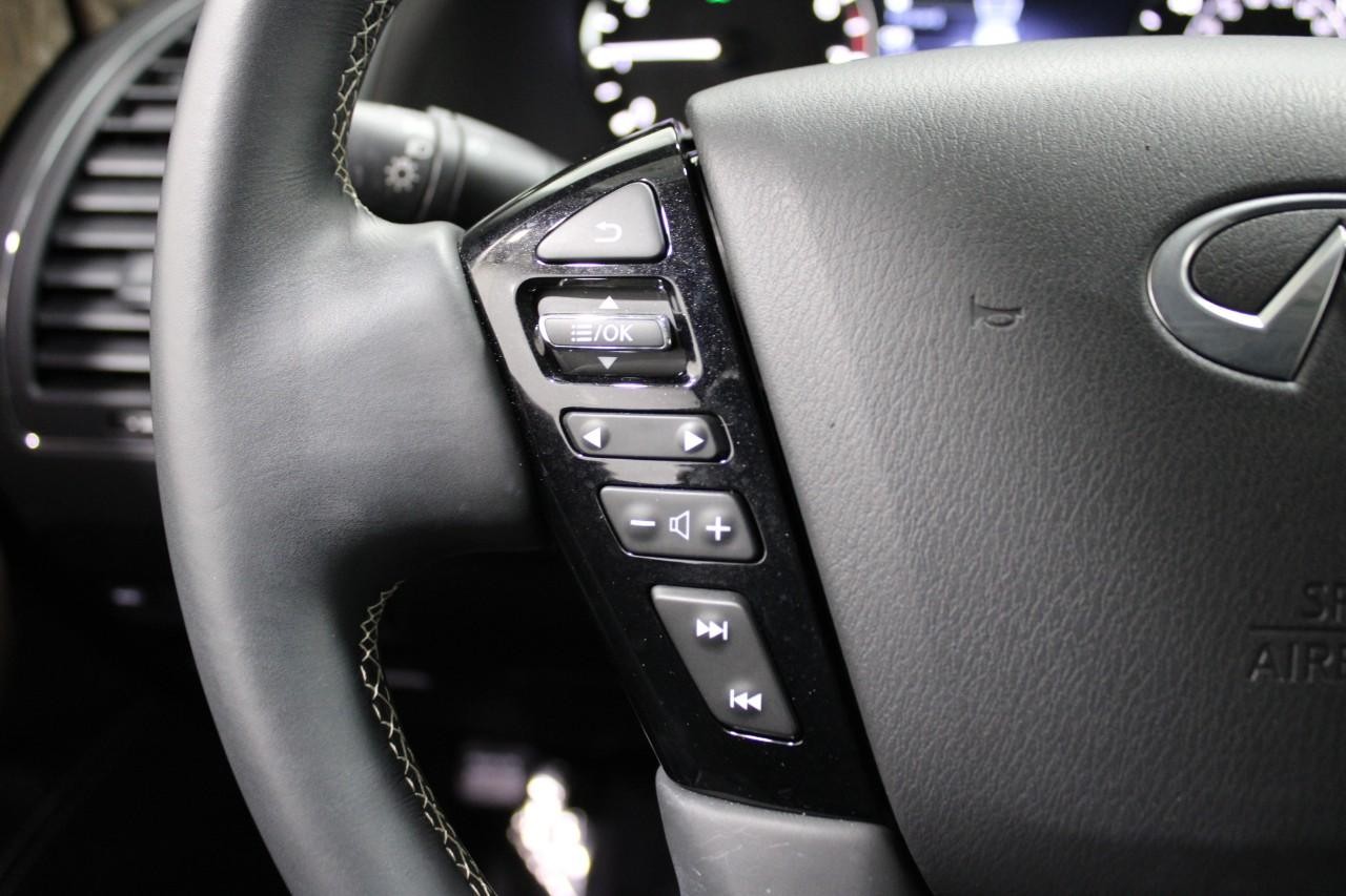 INFINITI QX80 Vehicle Full-screen Gallery Image 23