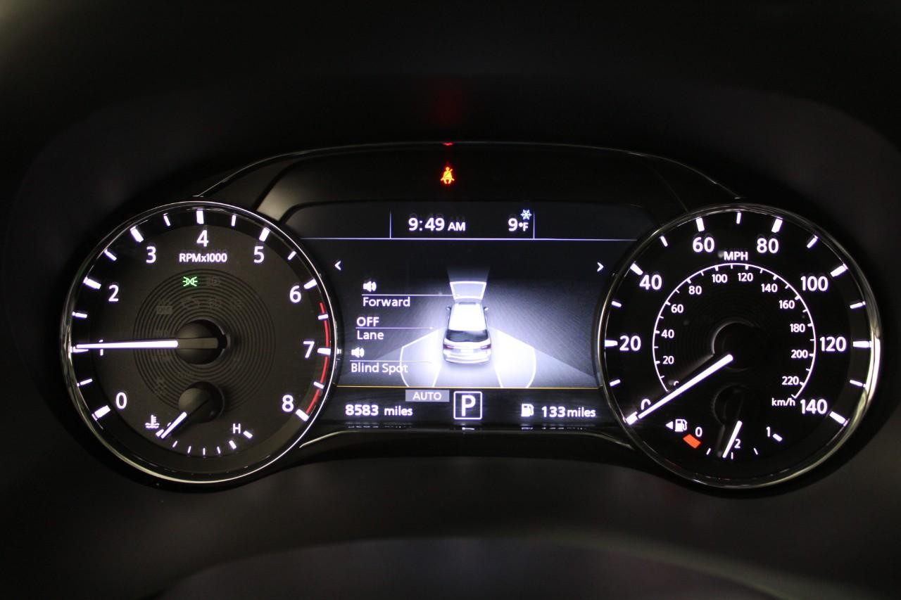 INFINITI QX80 Vehicle Full-screen Gallery Image 26