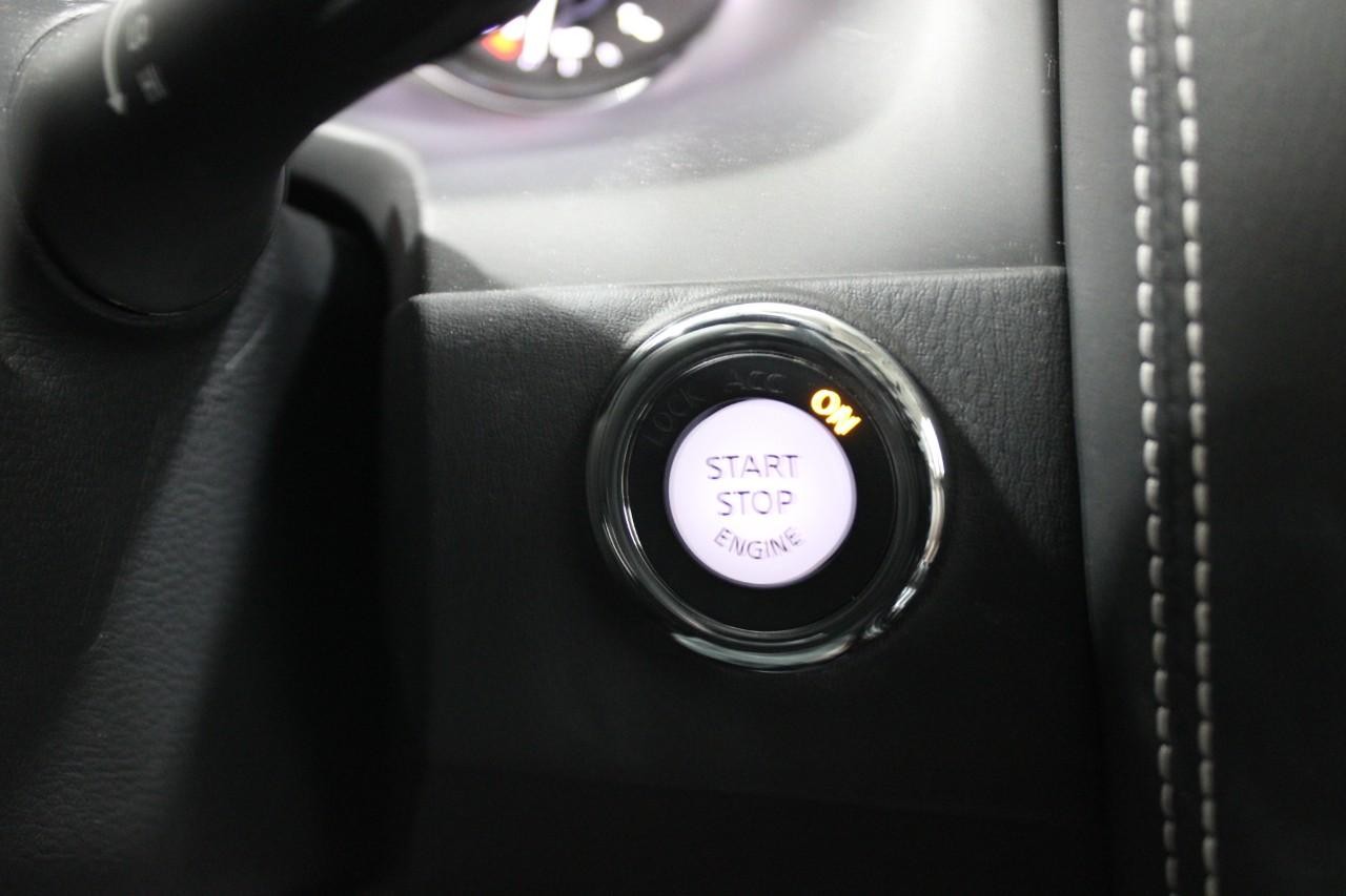 INFINITI QX80 Vehicle Full-screen Gallery Image 30