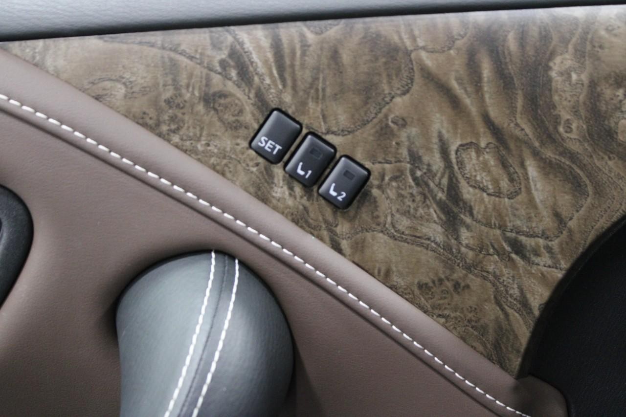 INFINITI QX80 Vehicle Full-screen Gallery Image 32