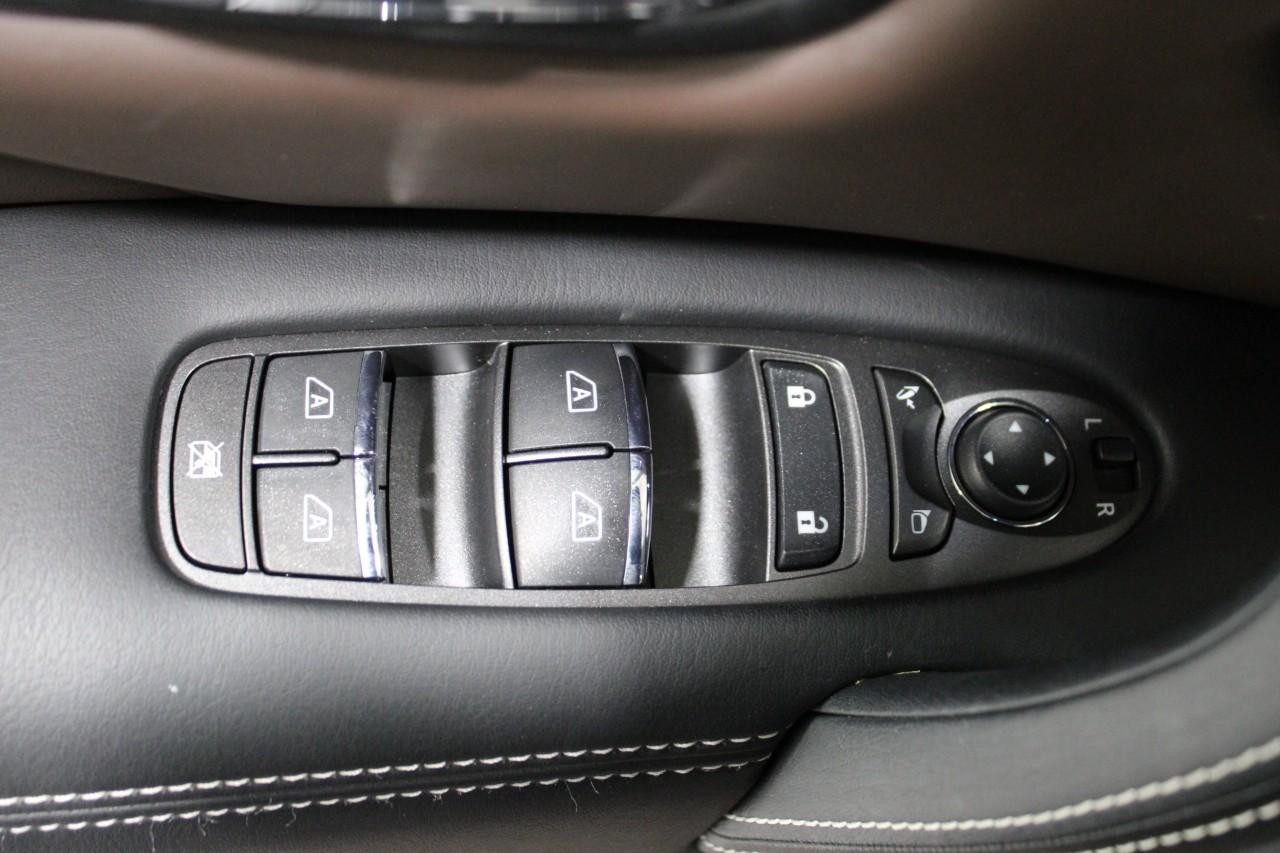 INFINITI QX80 Vehicle Full-screen Gallery Image 33