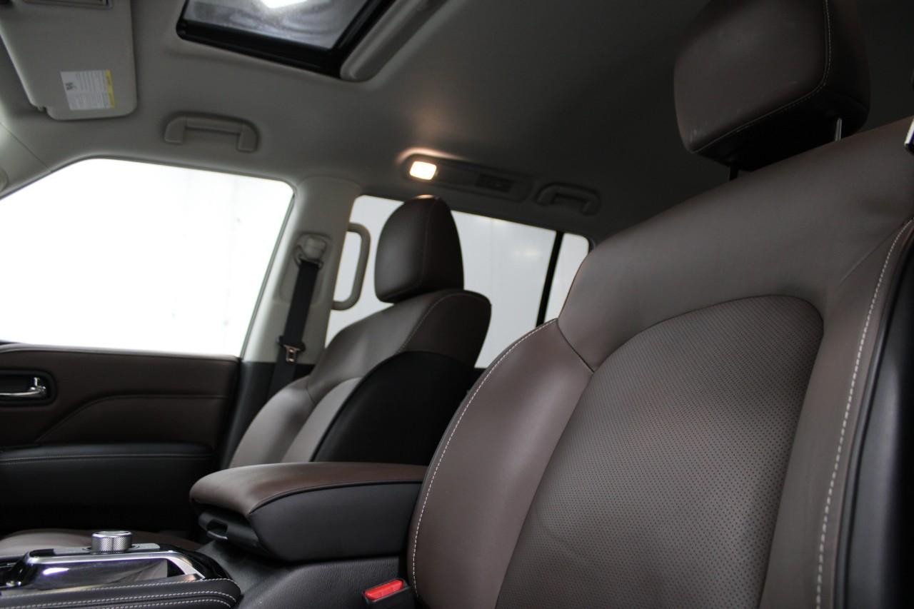 INFINITI QX80 Vehicle Full-screen Gallery Image 34