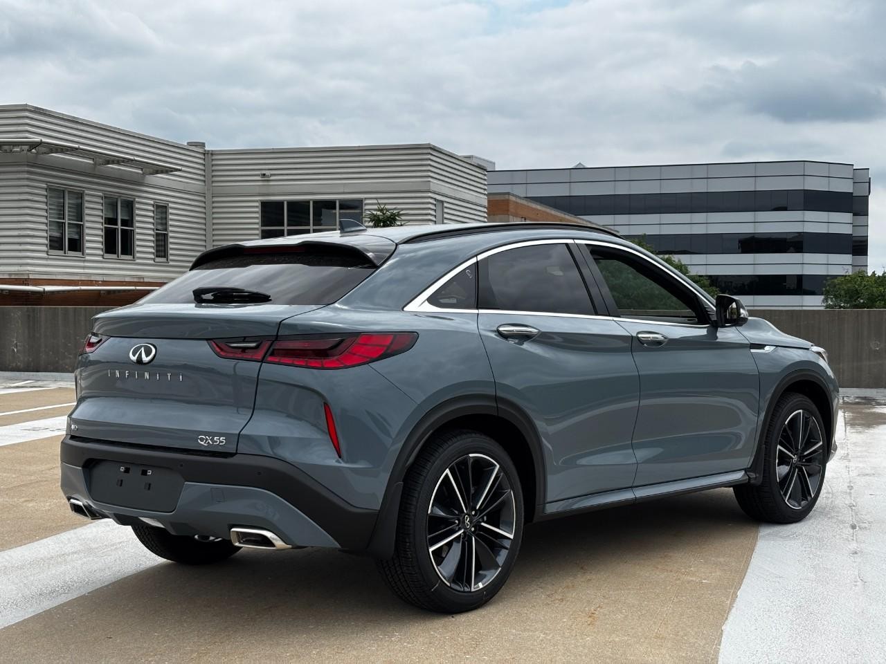 INFINITI QX55 Vehicle Full-screen Gallery Image 4