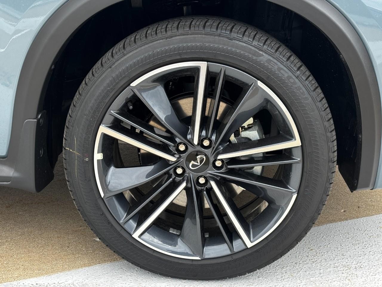 INFINITI QX55 Vehicle Full-screen Gallery Image 5