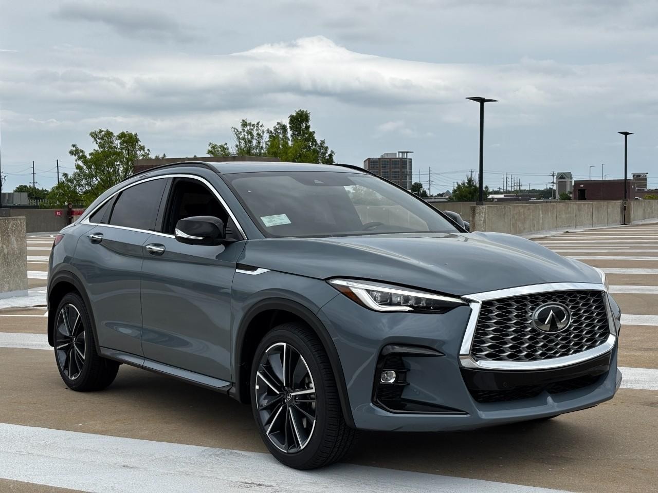 INFINITI QX55 Vehicle Full-screen Gallery Image 6