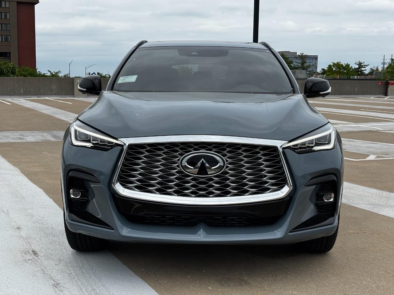 INFINITI QX55 Vehicle Full-screen Gallery Image 7