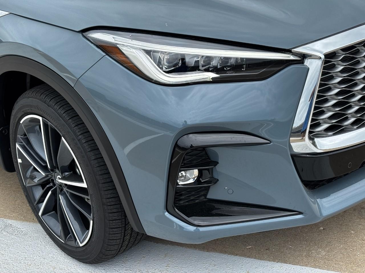 INFINITI QX55 Vehicle Full-screen Gallery Image 8