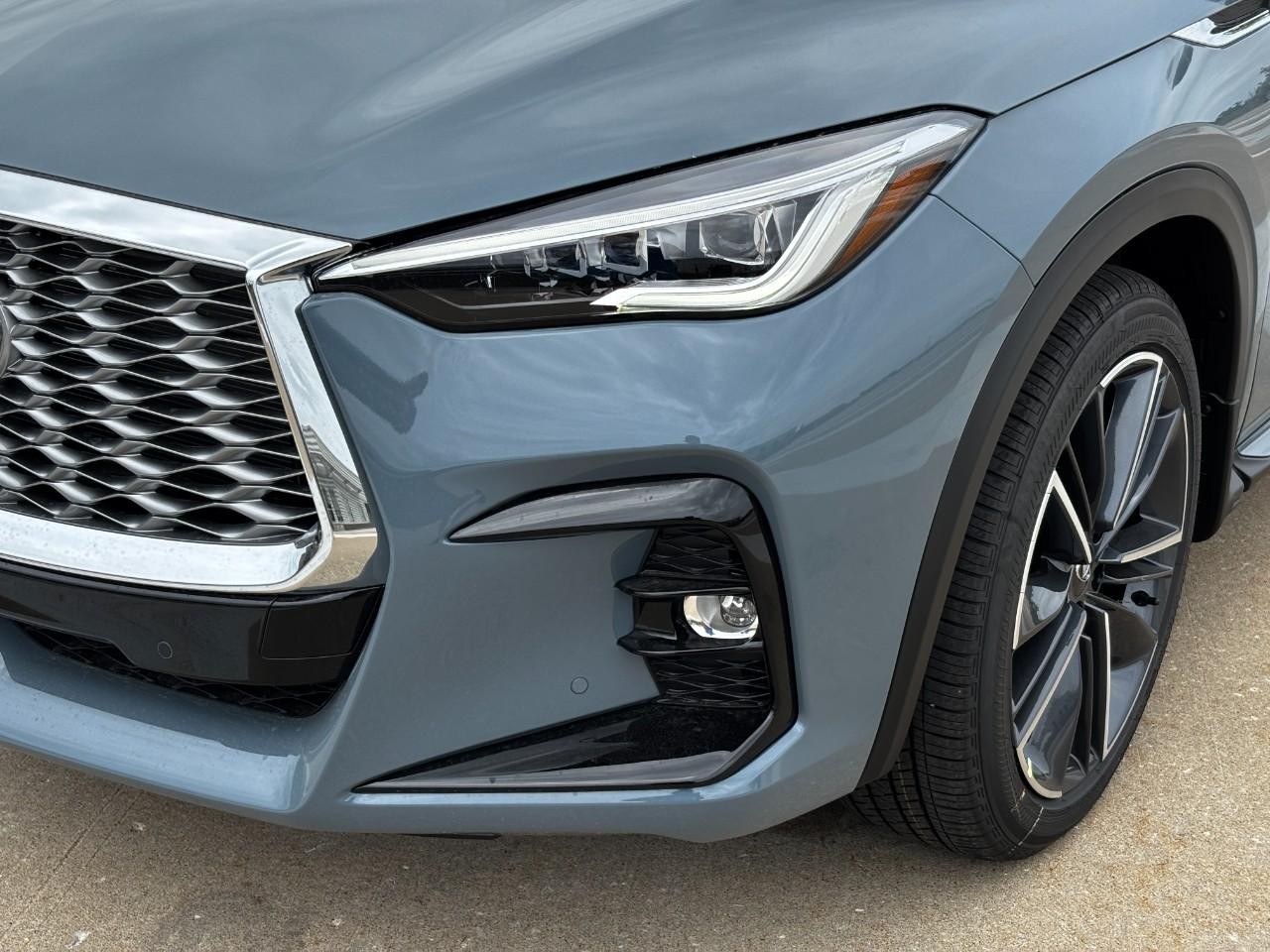 INFINITI QX55 Vehicle Full-screen Gallery Image 9