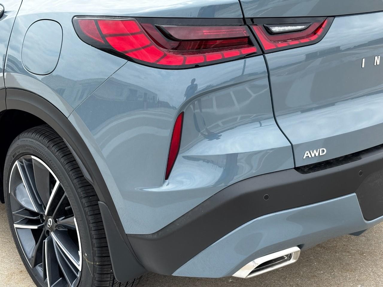 INFINITI QX55 Vehicle Full-screen Gallery Image 11