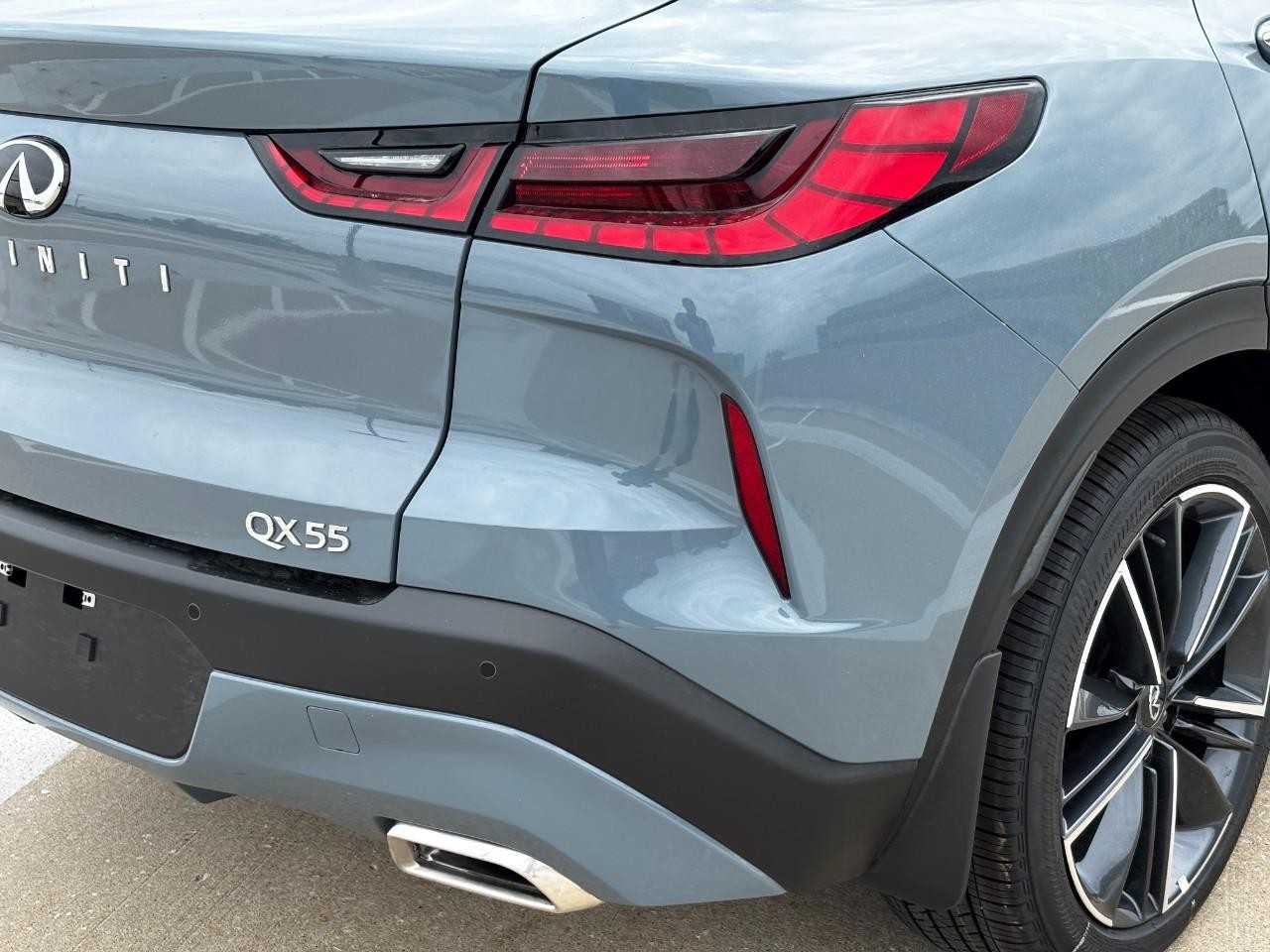 INFINITI QX55 Vehicle Full-screen Gallery Image 12