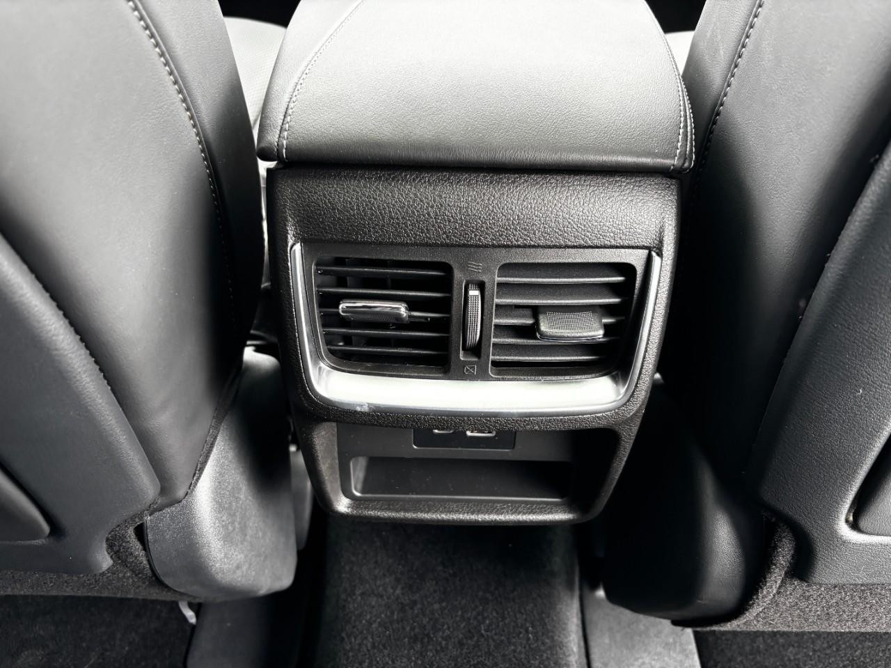 INFINITI QX55 Vehicle Full-screen Gallery Image 18