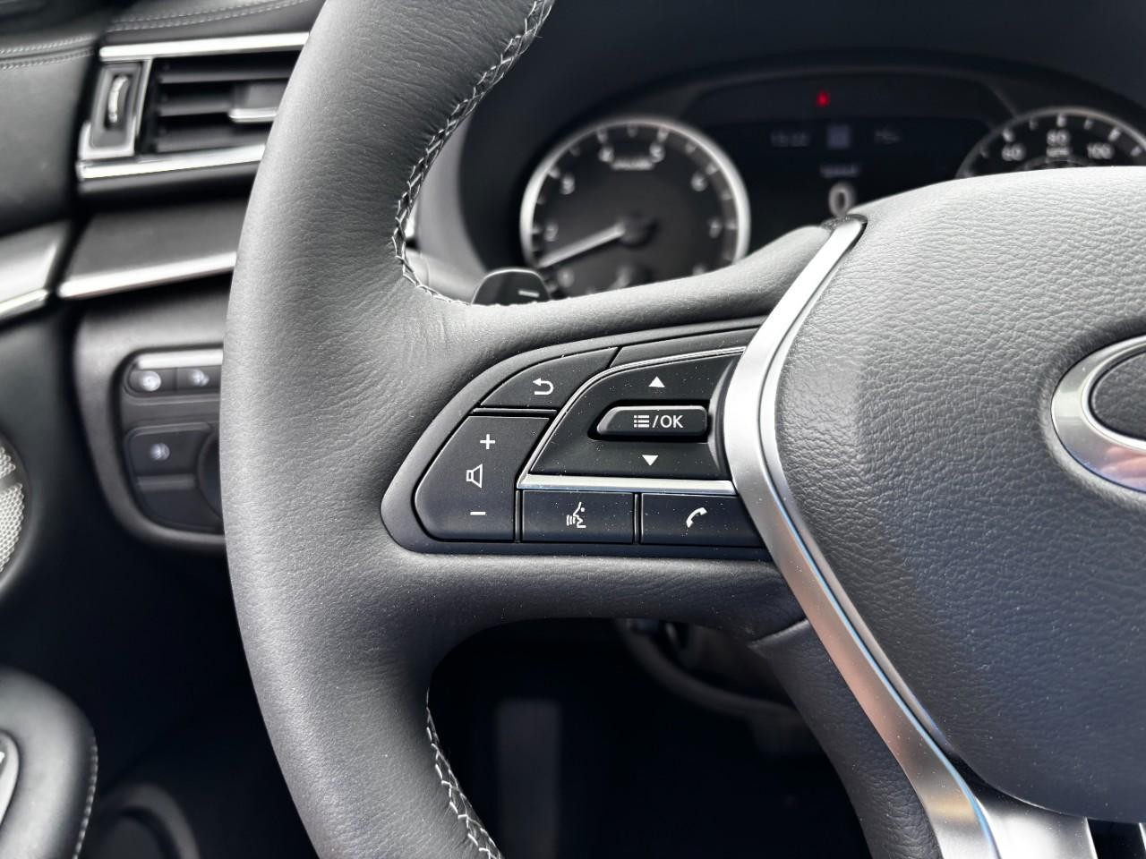 INFINITI QX55 Vehicle Full-screen Gallery Image 21