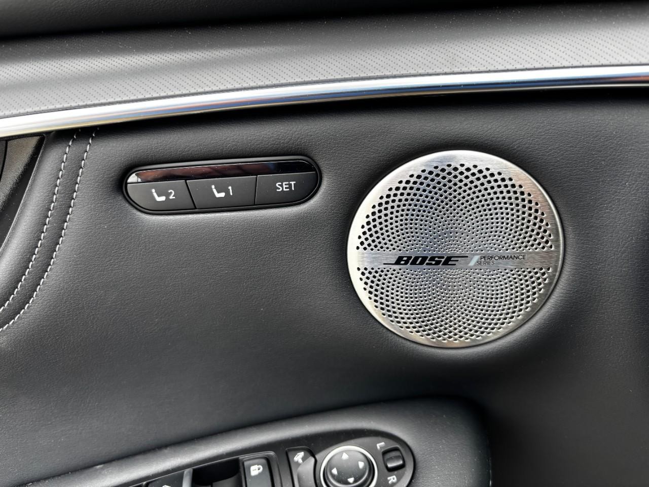 INFINITI QX55 Vehicle Full-screen Gallery Image 37