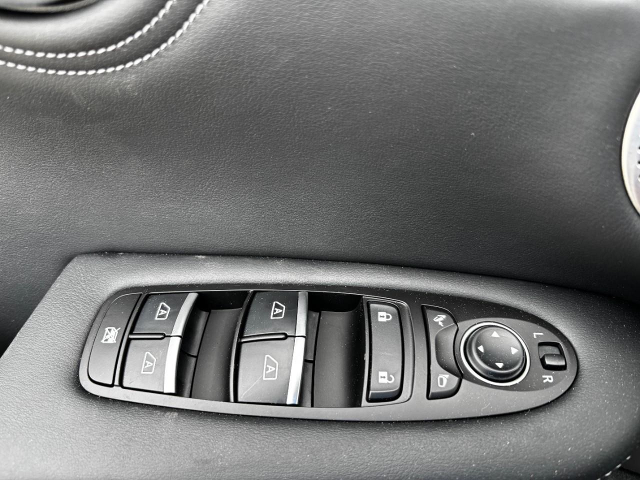 INFINITI QX55 Vehicle Full-screen Gallery Image 38