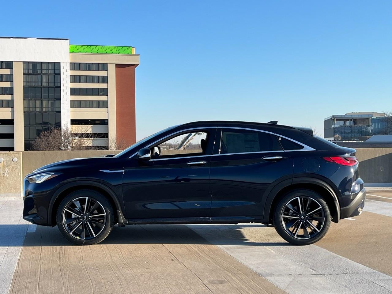 INFINITI QX55 Vehicle Full-screen Gallery Image 2