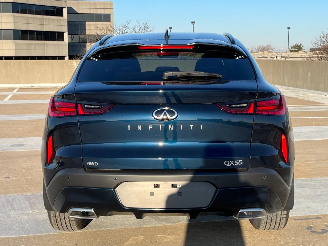 INFINITI QX55 Vehicle Full-screen Gallery Image 10