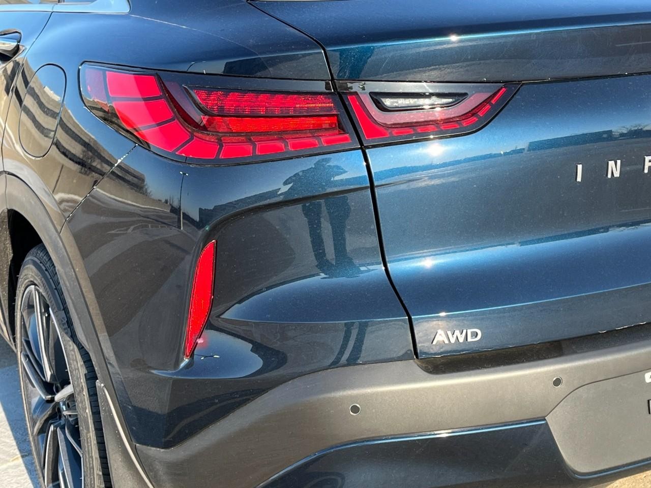 INFINITI QX55 Vehicle Full-screen Gallery Image 11