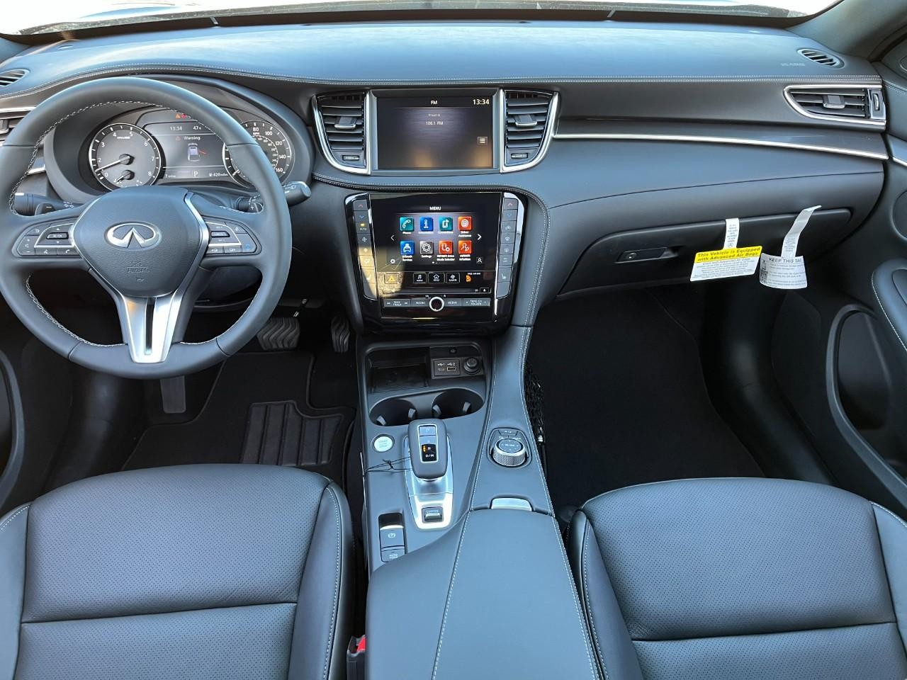 INFINITI QX55 Vehicle Full-screen Gallery Image 14